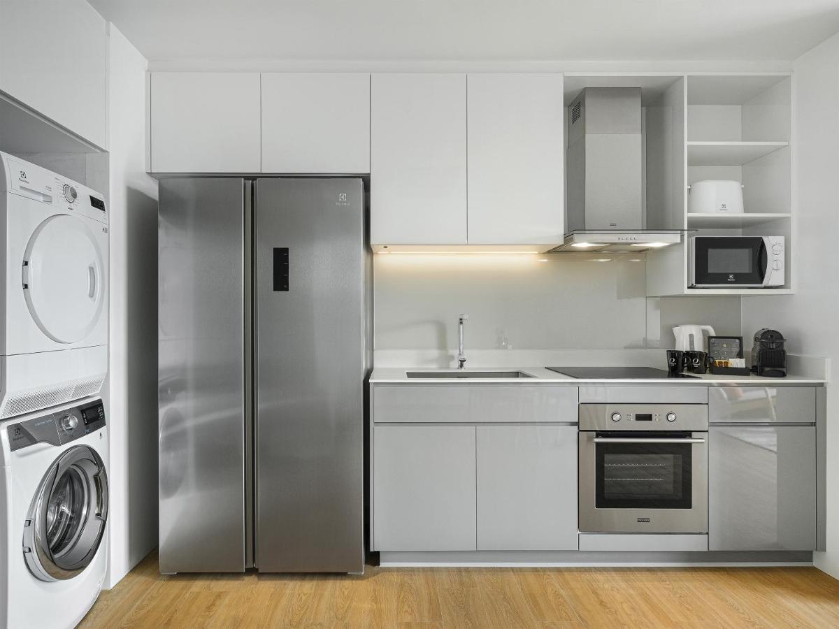 Oakwood Suites Bangkok Ngoại thất bức ảnh A modern kitchen