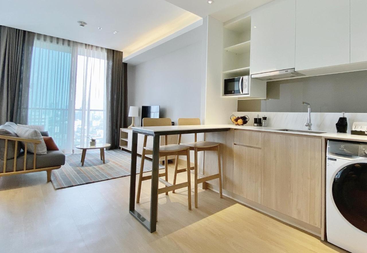 Oakwood Suites Bangkok Ngoại thất bức ảnh A typical studio apartment