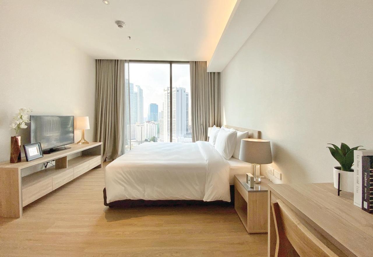 Oakwood Suites Bangkok Ngoại thất bức ảnh A bedroom at the hotel