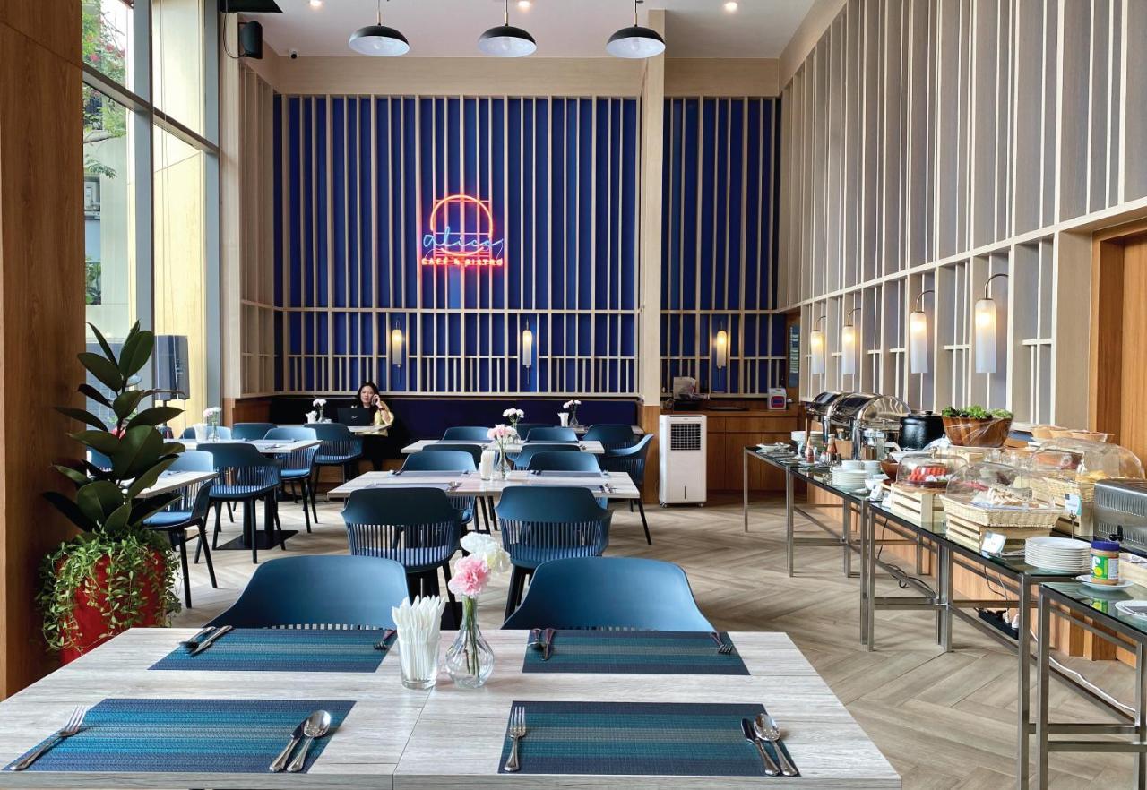 Oakwood Suites Bangkok Ngoại thất bức ảnh The restaurant