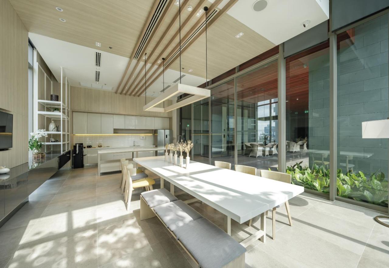 Oakwood Suites Bangkok Ngoại thất bức ảnh The interior of the house